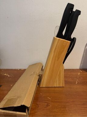 4-Piece Knife Set with Wood Block - Black Handles